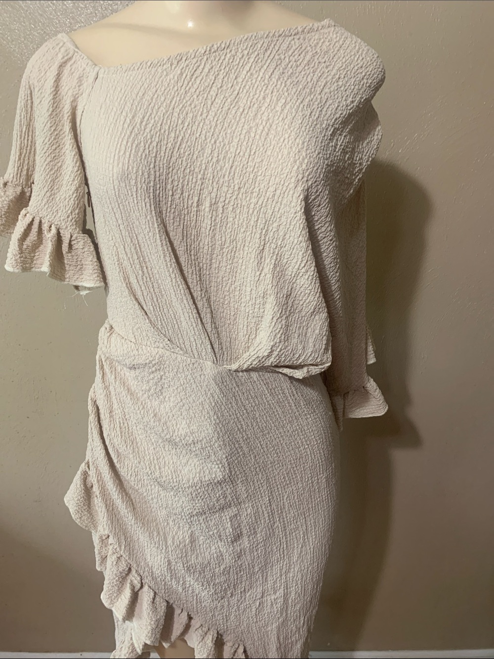 PrettyLittleThing size 6 Cream One-Shoulder Ruffle Asymmetrical Dress - Picture 3 of 5